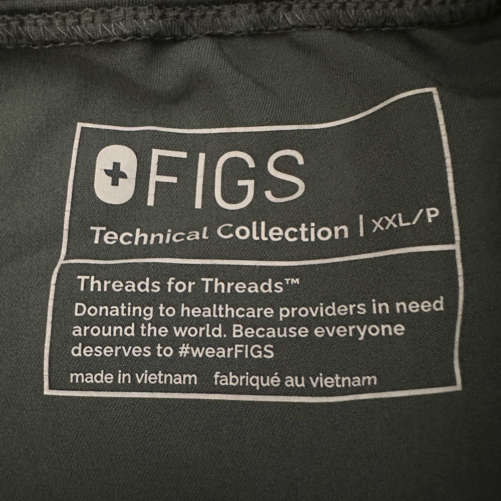 FIGS Technical Collection Scrub Top